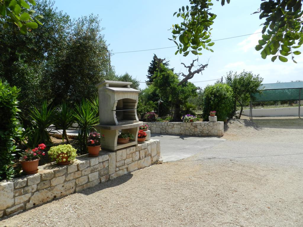 I Trulli Del Nonno Michele Pensionat Alberobello Exteriör bild